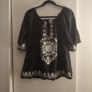 Debbiek At Women's Black and White Split Sleeve Embroidered Blouse